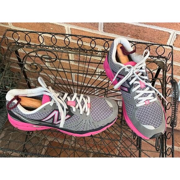 New Balance 890 V6 Running Shoe Women's Grey Pink Size 7.5 - Picture 2 of 9
